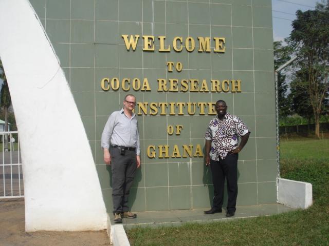 eoafoakwa's tweet photo. Prof. Koen Dewettinck first visit to Ghana. 
Visited the Cocoa Research Institute of Ghana(CRIG) and many cocoa farms http://t.co/zi1wgTrTmi