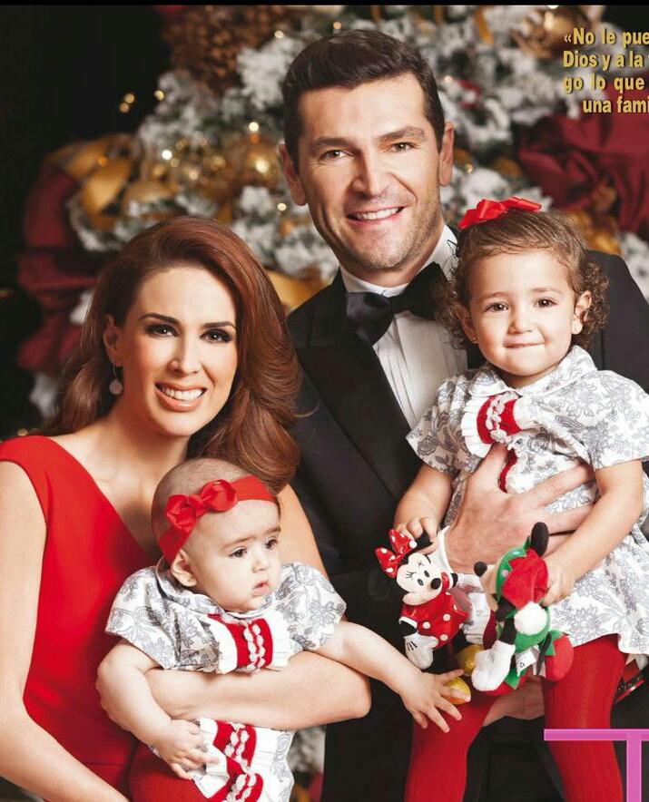 Jenny_Noemy's tweet photo. @jackybrv #MiniAli está cada día más hermosa. Besos para las princesas #MiniJacky y Carito. #DLBS http://t.co/fSzGbiNLla