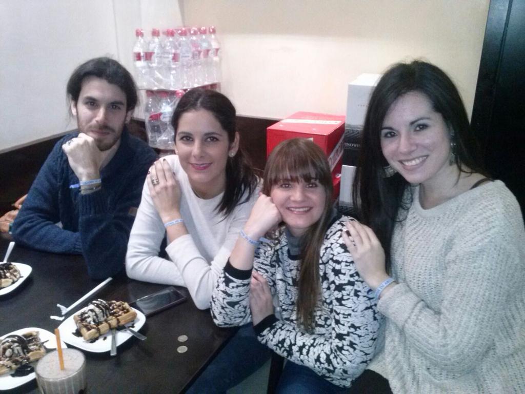 caridadprendi's tweet photo. @Mariaangelesrey @evitaMPR laura y jose colaboran y son amigos Semper in Amicitia http://t.co/XkunnlhPlP