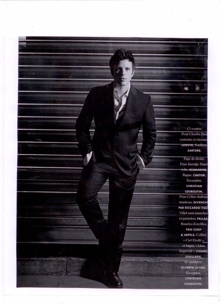Dans le <a href="/ELLEfrance/">ELLE</a> <a href="/charles_pasi/">Charles Pasi</a> par <a href="/KarlLagerfeld/">KARL LAGERFELD</a>