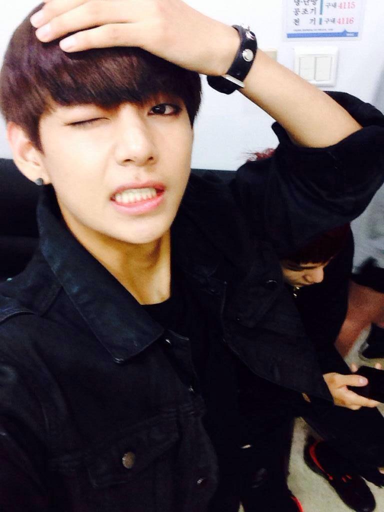fairbeary's tweet photo. He is totally the weirdest and dorkiest guy I know.  #HappyVday http://t.co/Jj0IitDJ2Y
