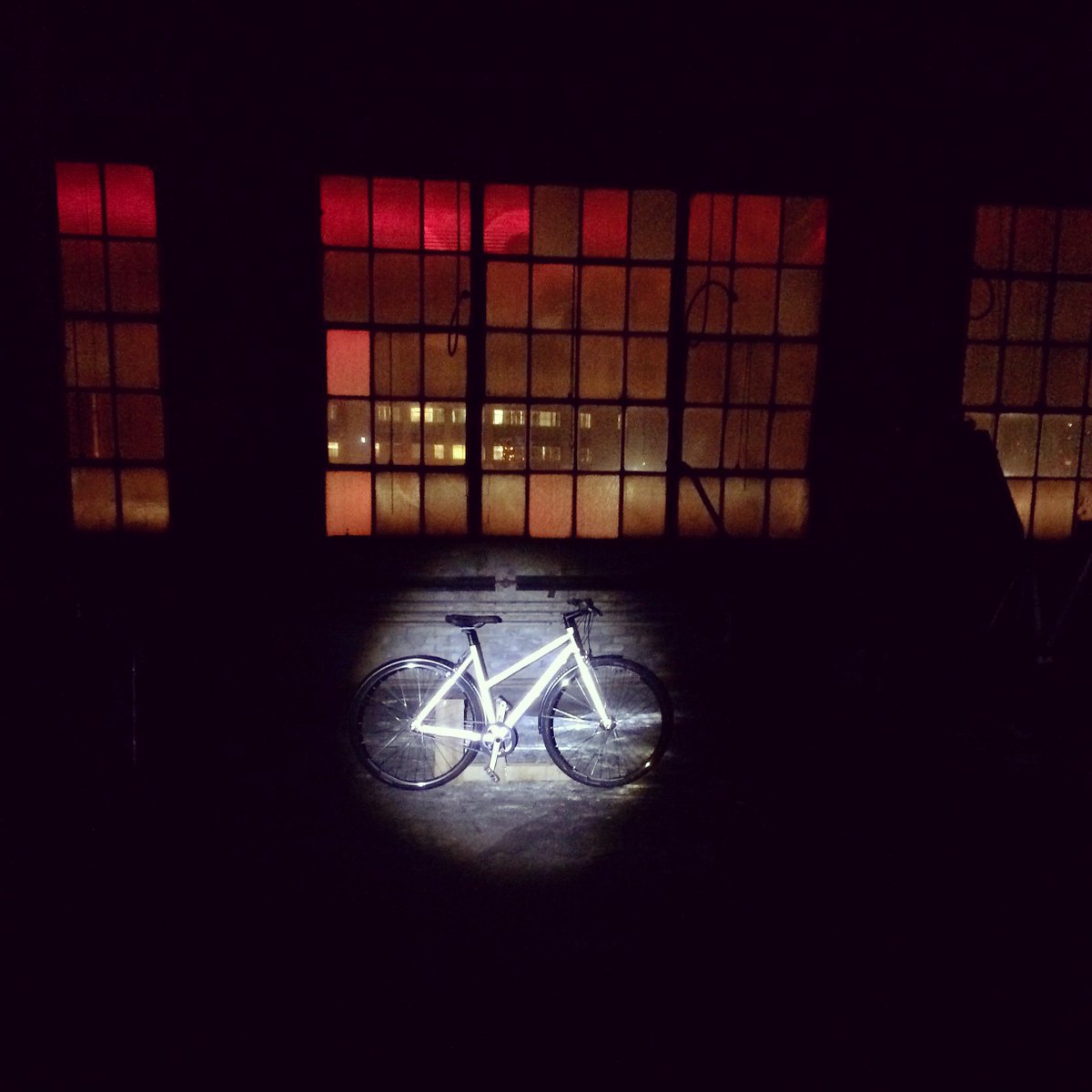 hubpowder's tweet photo. Spotlight. #reflective #bike #factory http://t.co/pVLlXtrmqJ