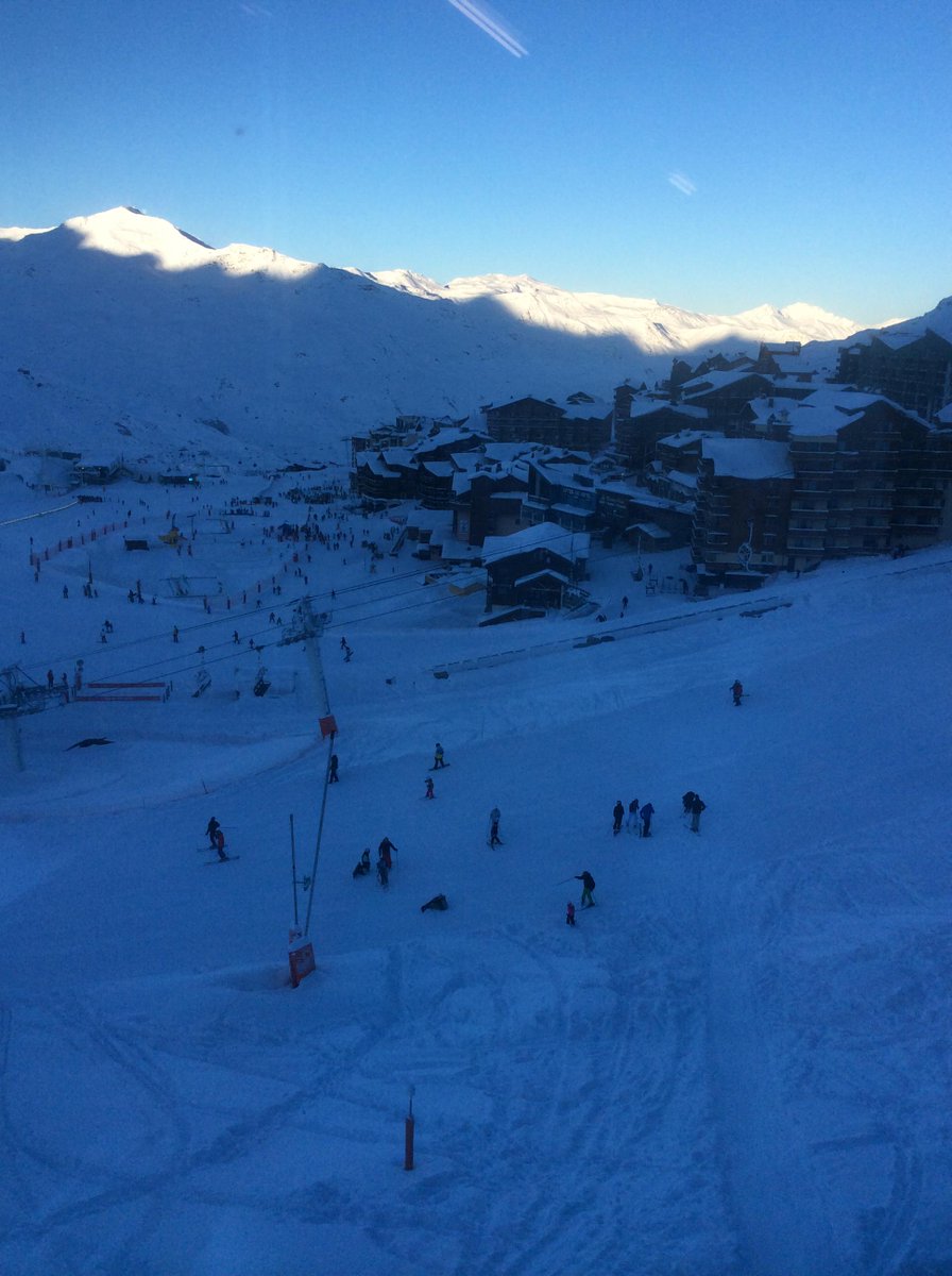 valthorens_ski's tweet photo. #FreshDump looks better in resort than on the A430, cold day, but snow will be excellent in #VT this week #Powder http://t.co/o9R0o34m0H