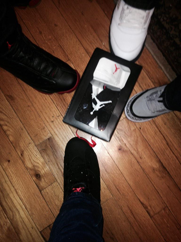 BKBecca107's tweet photo. My boys and I stay fly #Infared6 #FireRed5 #Bred13 #spizikes #BabyInfared6 http://t.co/pjjUtn00SM