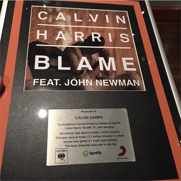 TechnoHN's tweet photo. ¡@CalvinHarris Harris obtuvo la canción con m��s streaming! http://t.co/5qsiHhxKJe