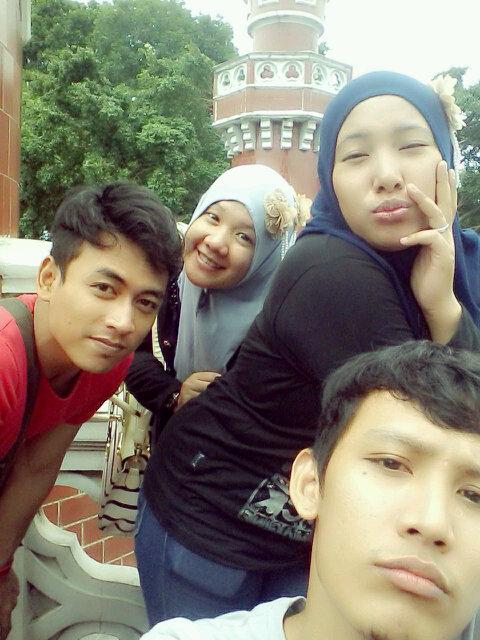 aDe_dY's tweet photo. Liburan ala semut bako.. Hehe @MuhaMMad_ierfAN @giattri http://t.co/gVlxppTZHn