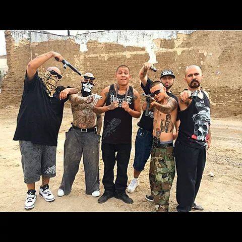 C_Mobztas's tweet photo. #UnParDeBalas SE ESTRENA MAÑANA! http://t.co/CsxgmpdzYO