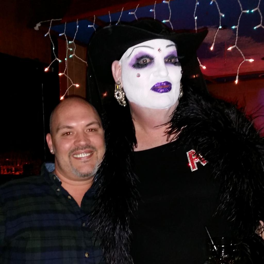 TerraCottaTx's tweet photo. @BlancheDavidian #dfwsisters @DFWSisters look who I ran into out and about! You're an amazing sister! http://t.co/uVhokxOsH7