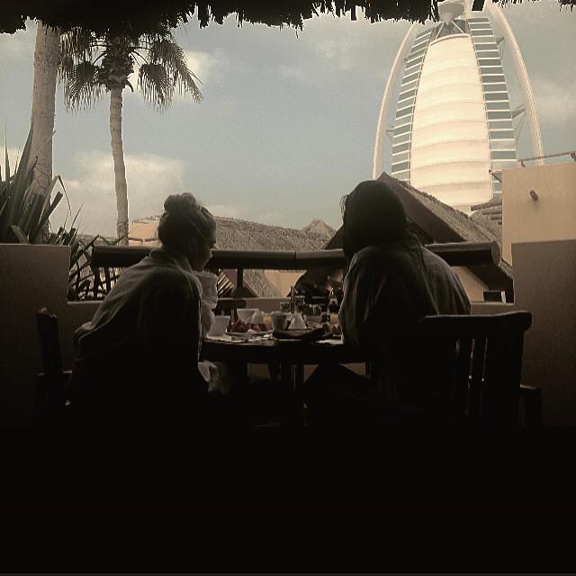 CodySimpson's tweet photo. Breakfast with these two chicky babes @GiGiHadid @KendallJenner http://t.co/iFixuBj4mn