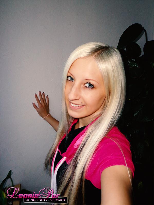 TW Pornstars - LEONIE PUR!. Twitter. Alle gut in die Woche gekommen