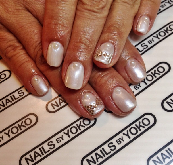#nailsbyyoko #nails #nailart #naildesign #holiday #white #frost #pearl #stones