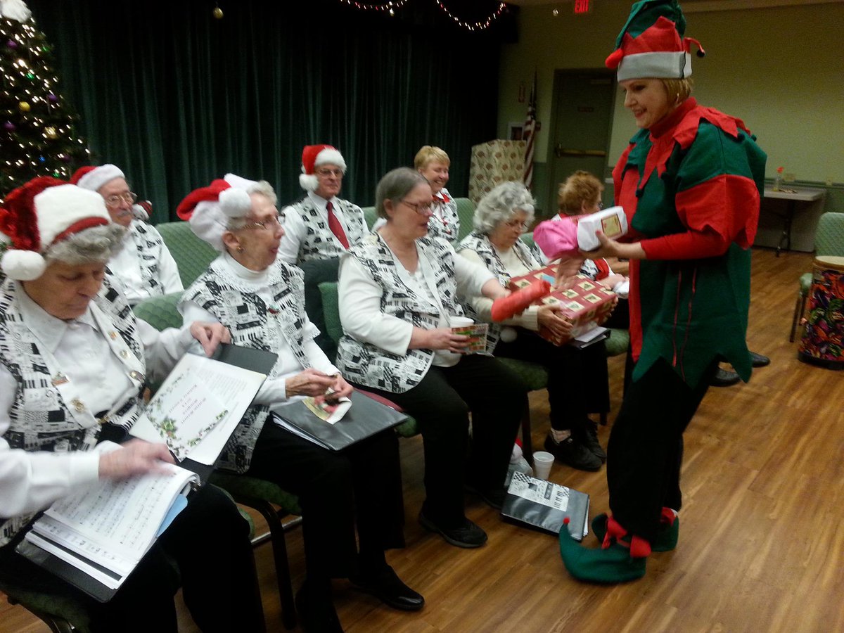 1drcole's tweet photo. @COSMermaid I volunteer at the Senior Center. My hubby &amp; I donated presents to Seniors last week. #100DaysofGood http://t.co/rdn1EDUB71