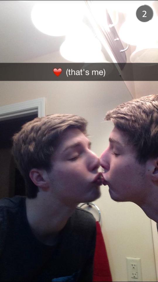 chase_mike91's tweet photo. New years eve goals #roommate #bonjon http://t.co/DcI22k3qCZ