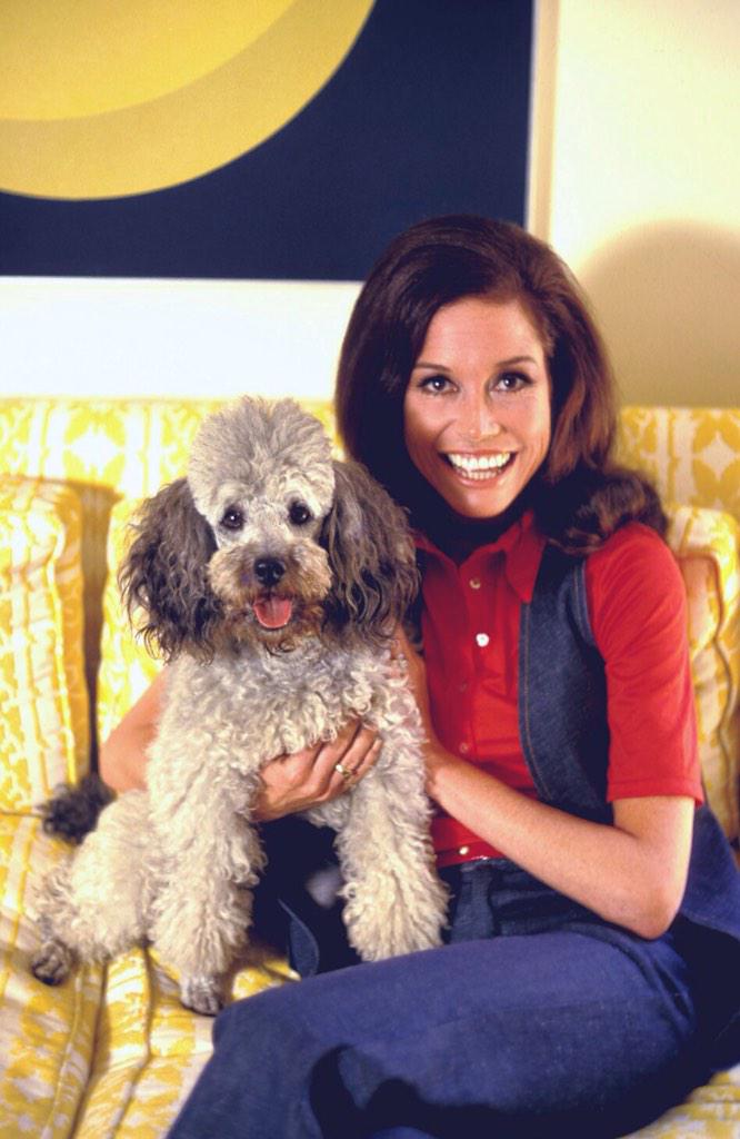 Happy 78th birthday to animal rights activist and vegetarian Mary Tyler Moore! :) 