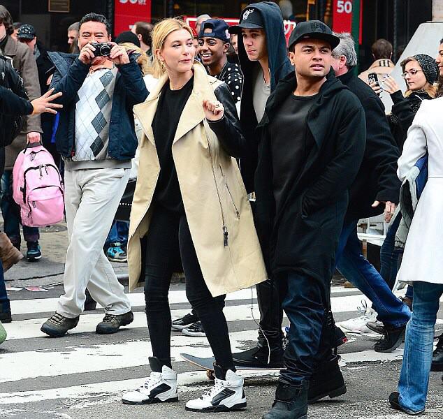 Justin Bieber News™ on Twitter "Justin with Hailey Baldwin & Alfredo