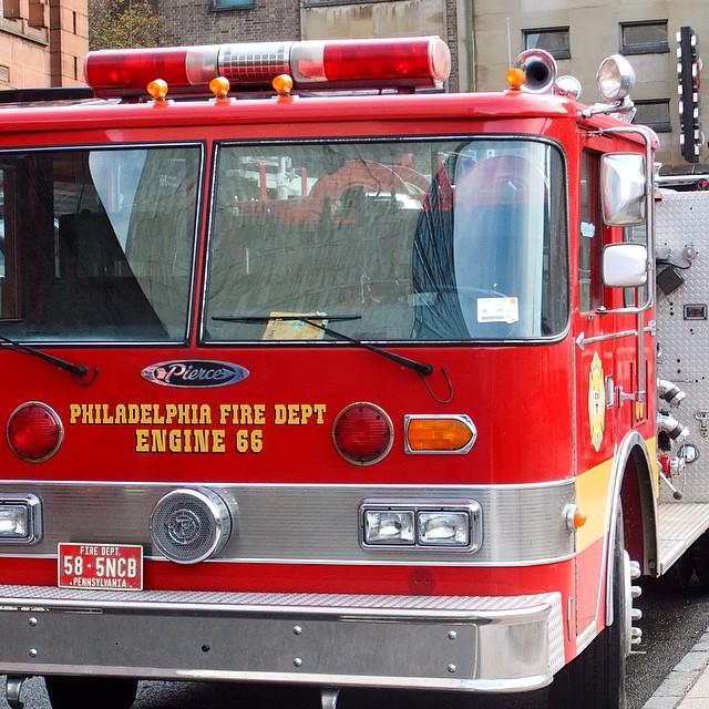 AFireStation's tweet image. Found this cool photo, not mine #piercefiretrucks#firetruck#philadelphiafiredept#americanfiretruck#fireengine