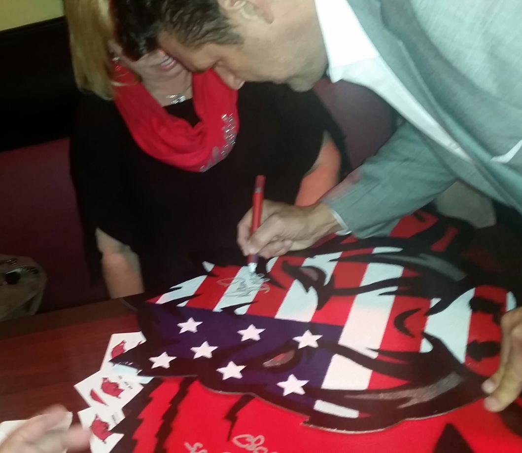 HogsWall's tweet photo. Razorback Swag! Getting our infamous Good Morning America Wall Hogs signed by David Bazzel! #TourdeTexasBowl http://t.co/aq5IiE7bDM