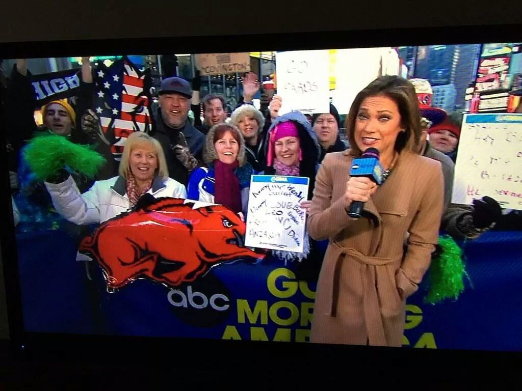 HogsWall's tweet photo. Razorback Swag! Getting our infamous Good Morning America Wall Hogs signed by David Bazzel! #TourdeTexasBowl http://t.co/aq5IiE7bDM