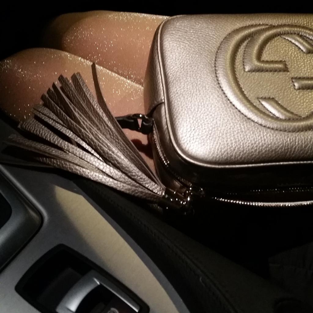 senzashopping's tweet photo. Buona serata a tutti 😉😘 @gucci #discobag #bag #gold #XmasGifts #love #buonaserata #milano #senzashoppingnonsostare http://t.co/t6vPV6g7lg