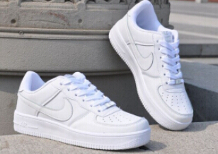 Tricomoda's tweet photo. Las nike de moda, bajas o altas por solo 36 euros! http://t.co/NRAAanXOiB