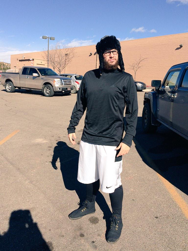 brookiejo's tweet photo. "Wud up Santa Fe." #classicskitrip #kidinthecorner http://t.co/ow9hqELLXN