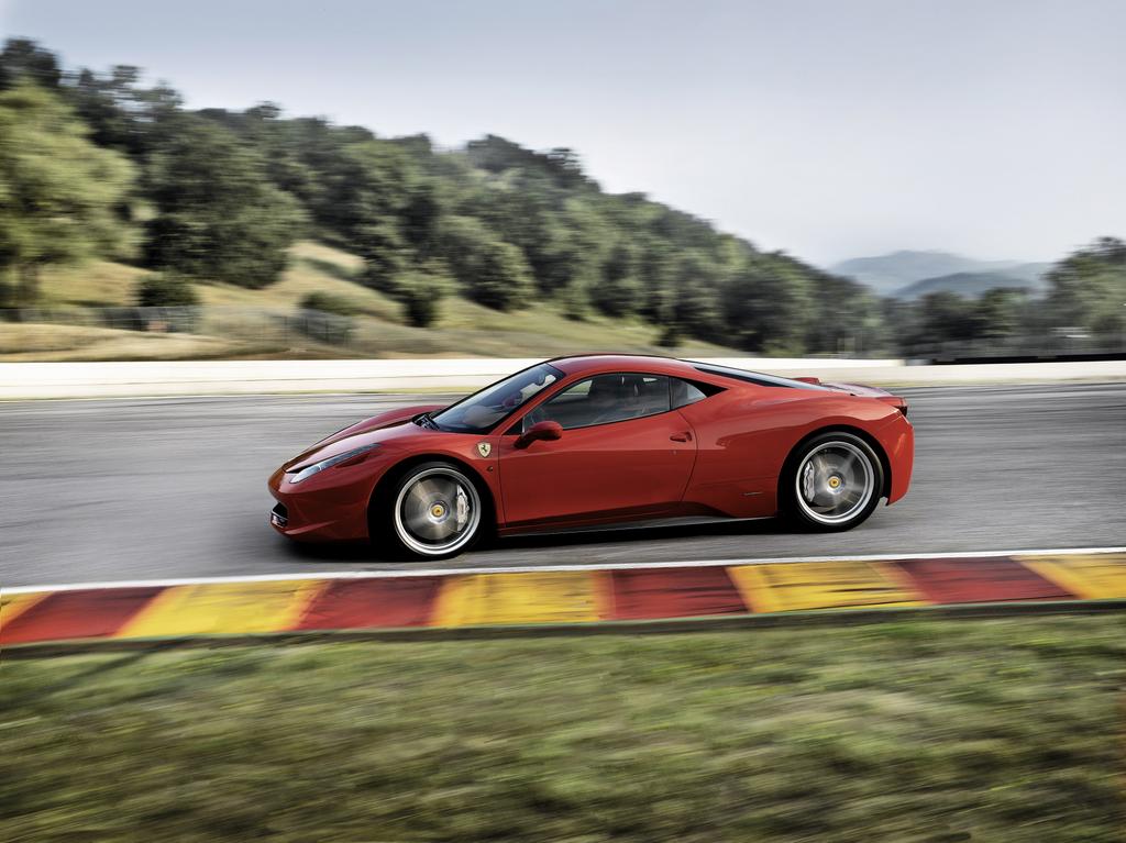 ferraridallas's tweet photo. The everyday drive that you can bring to the track. #Ferrari #458Italia http://t.co/q5E8Cmlrd6 http://t.co/dioYcgG67n