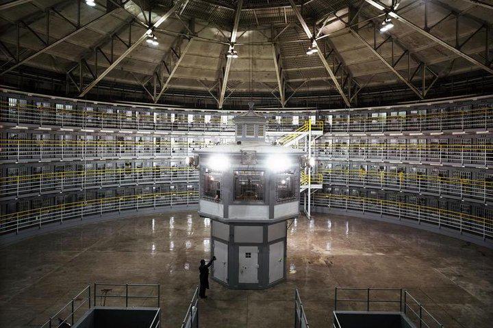 ImpulcityChi's tweet photo. Southwest of #Chicago, in #Joliet stands one of the 8 strangest abandoned places in #Illinois  http://t.co/vGsrCwdwdY http://t.co/9kIQg6l1A6