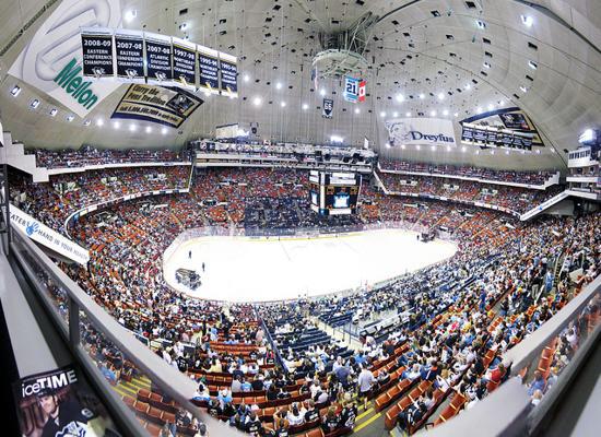 MLBcathedrals's tweet image. &quot;The Igloo&quot; in Pittsburgh, #Pengiuns home 1967-2010 had a retractable roof, never opened for NHL games.