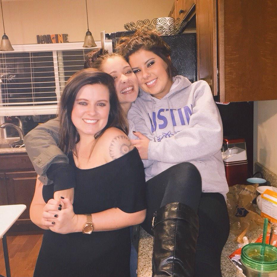 kiikiii3's tweet photo. good times with good people ☺️ @mariahfortune_  @Kelsey_Gasner http://t.co/N12V8Zfosn