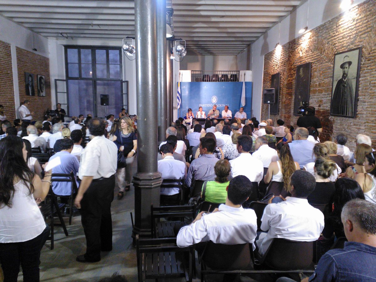 lista2014's tweet photo. Comienza Convención  @PNACIONAL con @veronica_alonso @jorgegandini @IturraldeVPablo @pabloabdala66 @AnaLiaPineyrua http://t.co/C8S889CgDS