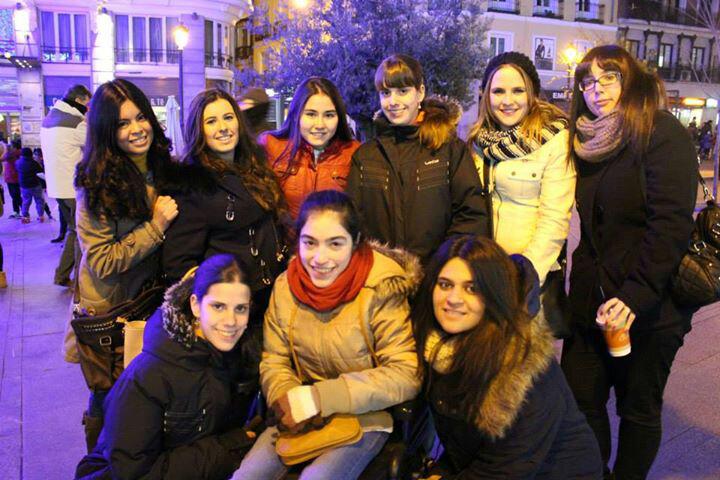 Pau_Sanchez_98's tweet photo. Tarde genial con grandes personas el motivo DVICIO gracias por todo #Andrea #Aranxta http://t.co/EfdFdEtEYz