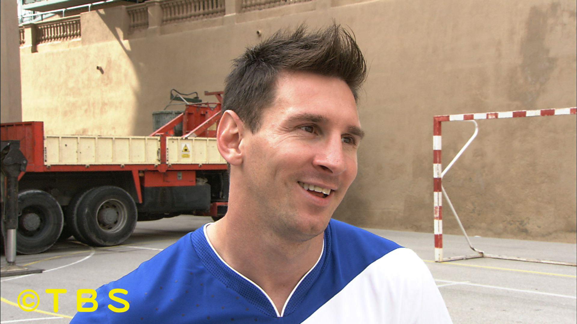 Tbs炎の体育会tv 元日ｓｐには 人類で最もサッカーの上手い男 リオネル メッシ選手が登場します 挑戦するのは 究極の リフティング競技 リフティング ハイ 果たして メッシ選手の記録は Http T Co Rtdzoxhr8j Twitter