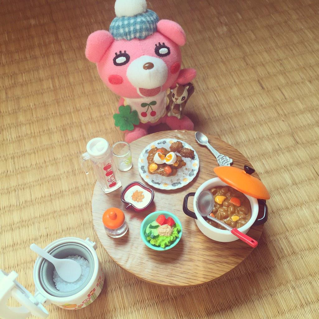羽海野チカ 11 30ダイアリー発売 カレーはドリンク感覚ですーーーーっと入っていきますよね W 懐かしいピンク ウミノクマだ Rt Pocky Pine 遅ればせながら川本家のごはんで遊びました お昼はカレー テーマは 吐くまで食え です٩ ۶ Http
