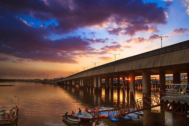 mundiagraphy's tweet photo. #spectacular #sunset at #nativejetty #bridge #portgrand #karachi #Pakistan @apnakarachi021
#ColoursofTheWorld #clouds http://t.co/YEOpVUeocU
