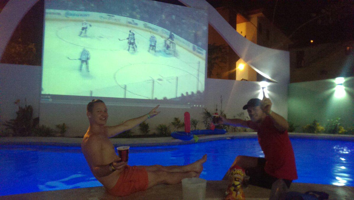 Joim_J's tweet photo. How do you nfl? #nfl #costarica @lysvic http://t.co/9o2EAbx27h