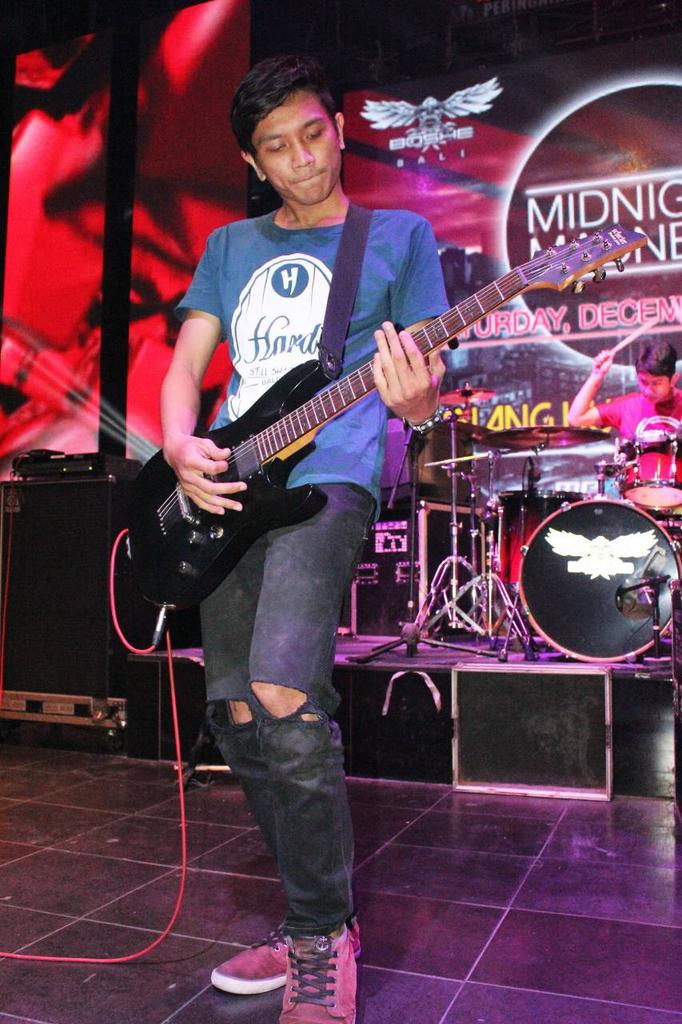 AFTERAIN (@afterain_bali) on Twitter photo @riefwan on #guitar #Guitarist Feat "REVINA" <a href="/BOSHEVVIPbali/">BOSHE BALI</a> Proudly wearing cloth from <a href="/Hard_Clothing/">Hard Clothing Bali</a> @riefwan on #guitar #Guitarist Feat "REVINA" <a href="/BOSHEVVIPbali/">BOSHE BALI</a> Proudly wearing cloth from <a href="/Hard_Clothing/">Hard Clothing Bali</a>