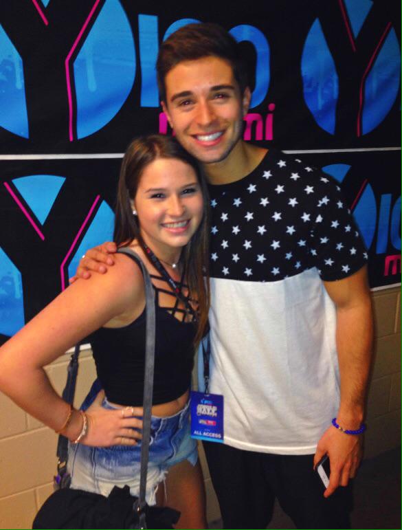 jmmillertaryy's tweet photo. #JakeMillerMemory2014 seeing this amazing person perform his heart out infront of 20,000 ppl n meeting him❤️😊 http://t.co/ho9xmPiRy0