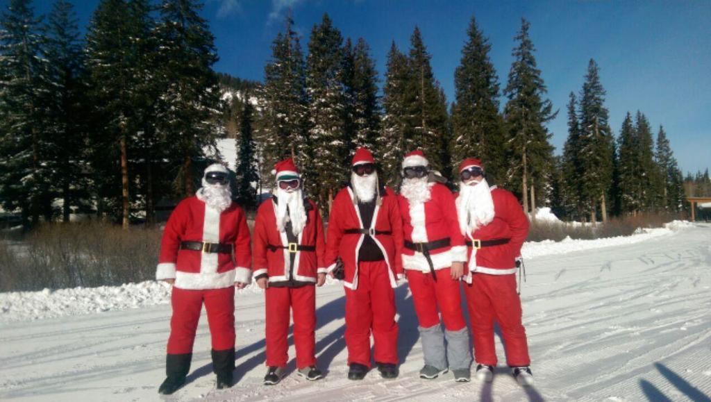 schwinn194's tweet photo. Went snowboarding as Santa with my brother and friends (: http://t.co/EhUo456B8v