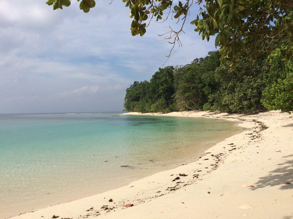 adulthomemaker's tweet photo. it turns out, I like to be near sun, sand, and water but not actually in any of them. http://t.co/Rs5ppmpHb8