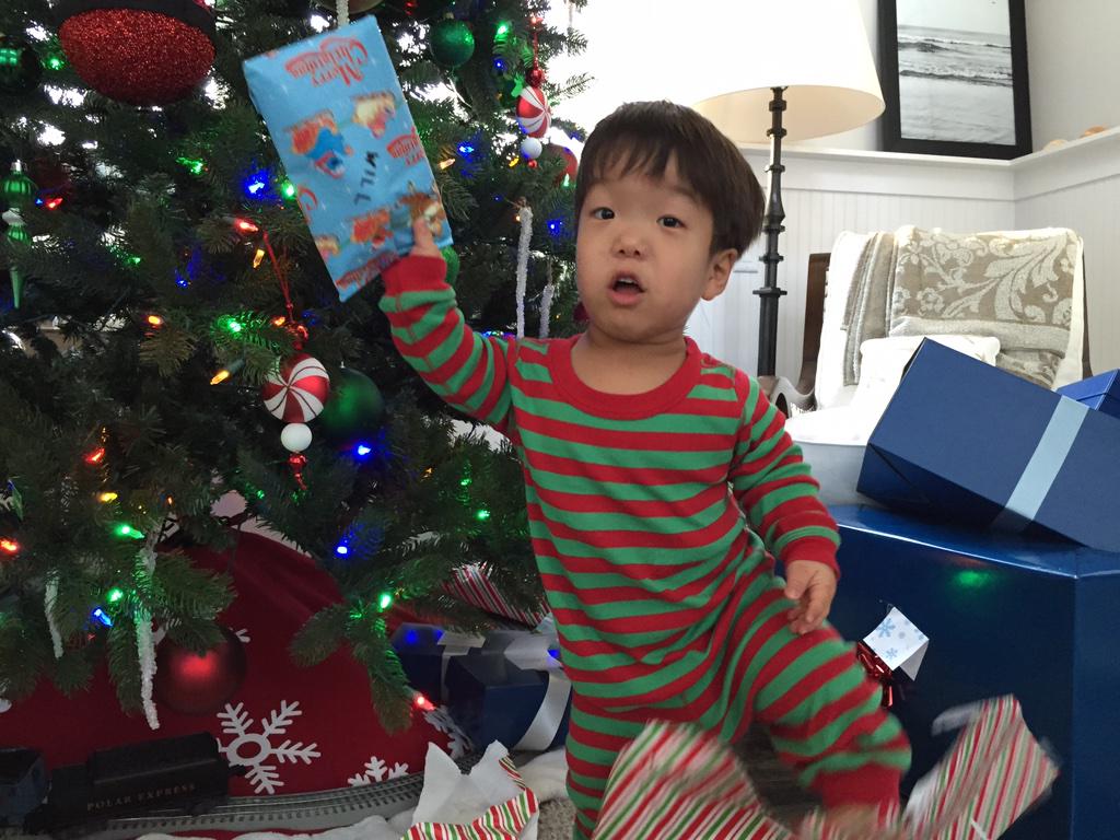 JenArnoldMD's tweet photo. Will really enjoyed #Christmas this year! If it were #Christmas everyday he would be one happy guy!! http://t.co/Dj6j2EqcJw