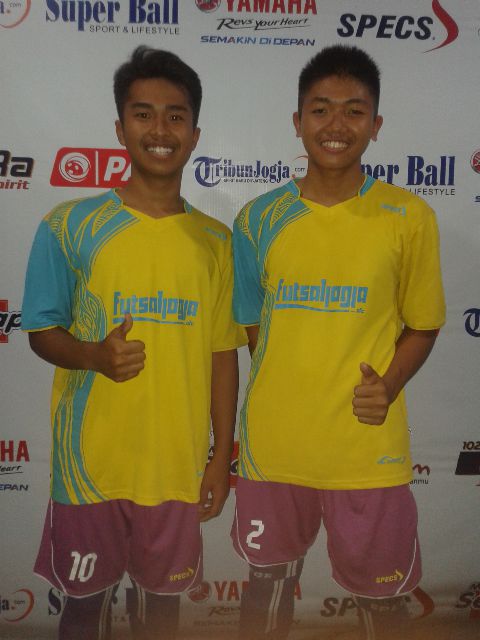 alhanshb's tweet photo. w/ @cenggooo #PAF2014 #Muin vs #Seyegan http://t.co/wvt1xg6Ozq