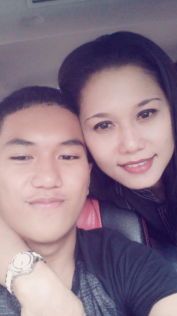Dhedeo95's tweet photo. Me and my mother http://t.co/kxsyChoUfp