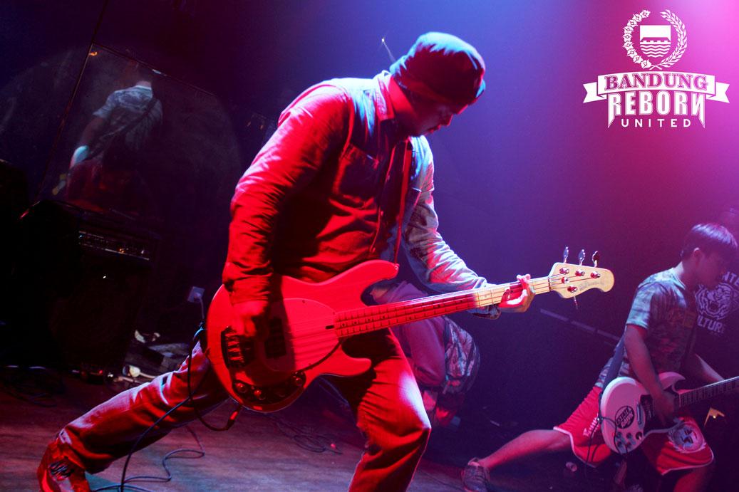 #BandungRebornUnited at <a href="/westcoastbdg/">WestCoast Rock Bar</a> - thanks for support #respect #KabehDulur cc: <a href="/Under18bchc/">UNDER18</a>