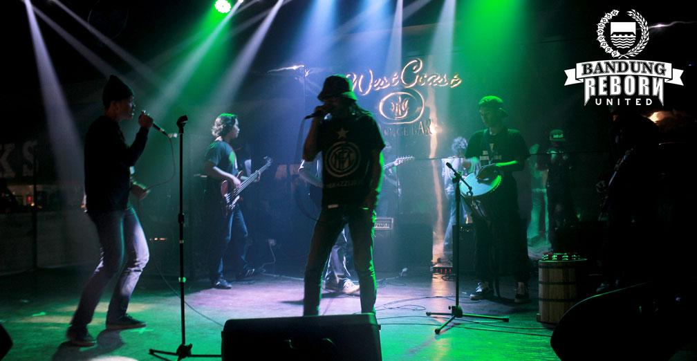#BandungRebornUnited at <a href="/westcoastbdg/">WestCoast Rock Bar</a> - thanks for support #respect #KabehDulur cc: <a href="/Reggaembell/">REGGAEMBELL</a>