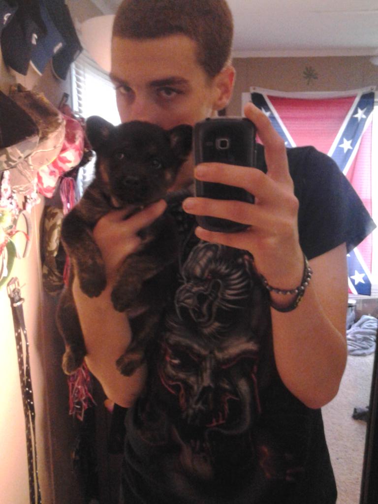 tiffsguy4ever's tweet image. Me hangin out with alex parham.brooke and marisca(the puppy) i couldnt get enough of her shes so adorable