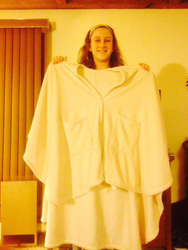 quincylfoster's tweet photo. 😂😂😂 Audrey was trying to put the blanket on the couch... Turns out it wasn't a blanket... It was a robe hahahahahaha http://t.co/fLsso2D5Ve