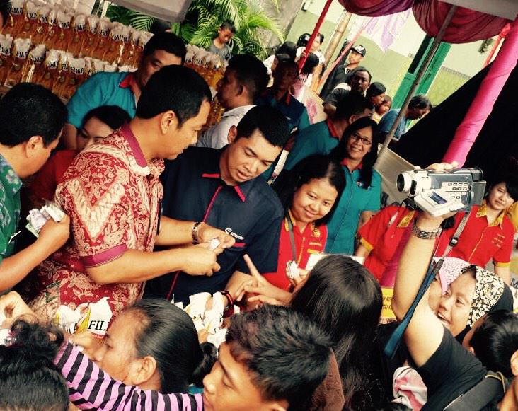 hendrarprihadi's tweet photo. Pasar Bulu diresmikan brsma bpk @RahmatGobel @Kemendag -- tempat sudah baik -- ada ide kreatif #SavePasarTradisional? http://t.co/Tcp5LVD65J