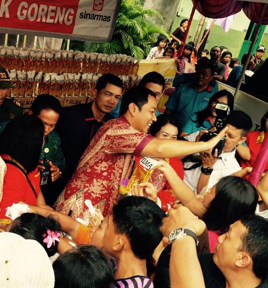 hendrarprihadi's tweet photo. Pasar Bulu diresmikan brsma bpk @RahmatGobel @Kemendag -- tempat sudah baik -- ada ide kreatif #SavePasarTradisional? http://t.co/Tcp5LVD65J