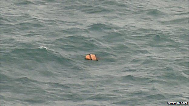 Objects possibly from <a href="/airasia/">AirAsia</a> flight #QZ8501 seen floating in Java Sea: officials bbc.in/1xudzIr