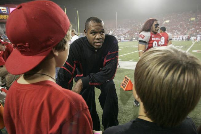 LasVegasSun's tweet image. Silverado HS football hires NFL great Randall Cunningham: bit.ly/1wxFxPH